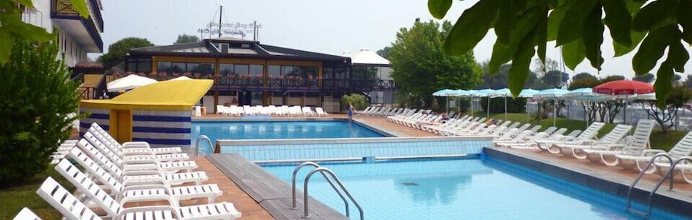 Hotel Marina Uno Lignano Sabbiadoro Exterior foto